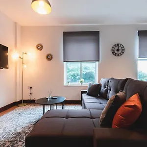 Obsidian - 2 Bedroom Flat Sleeps 5 , Southampton United Kingdom