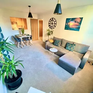 A Stylish Retreat - Super King Bed - Heart Of Town Centre - 5 Mins Stroll To , Bournemouth United Kingdom