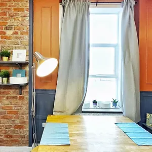 Adeamstays Provides Beautiful Centrally Located 1 And 2 Bed On Liverpools Boulevard Liverpool