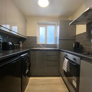 Hosted By Ryan - 1 Bedroom House Liverpool